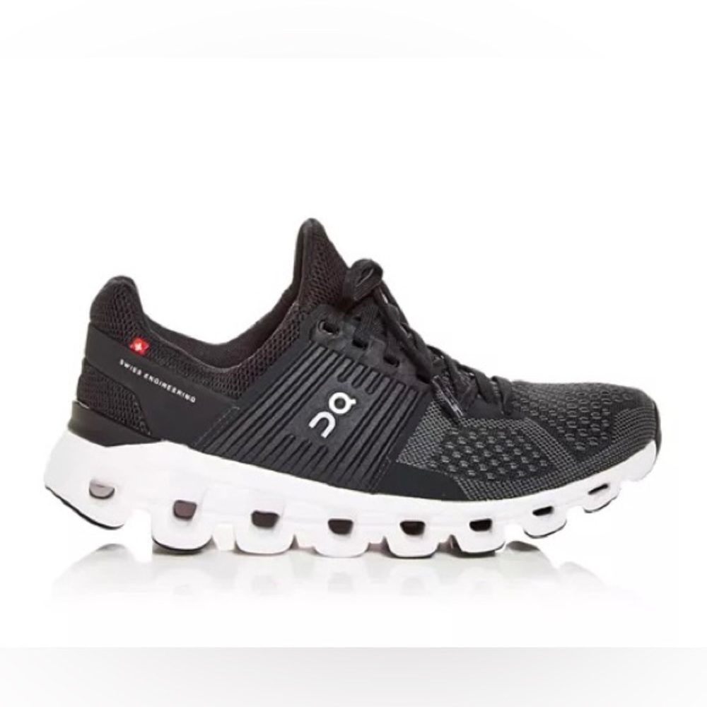 New Women's Cloudswift Low Top Running Sneakers in Black